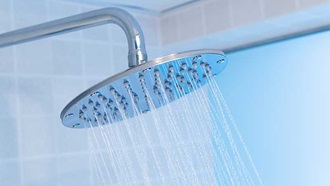 Cabeça de chuveiro a deitar água